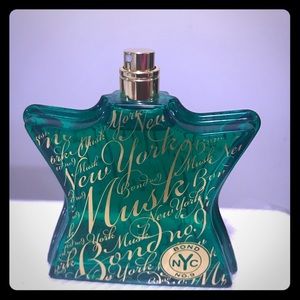 Bond 9: New York musk